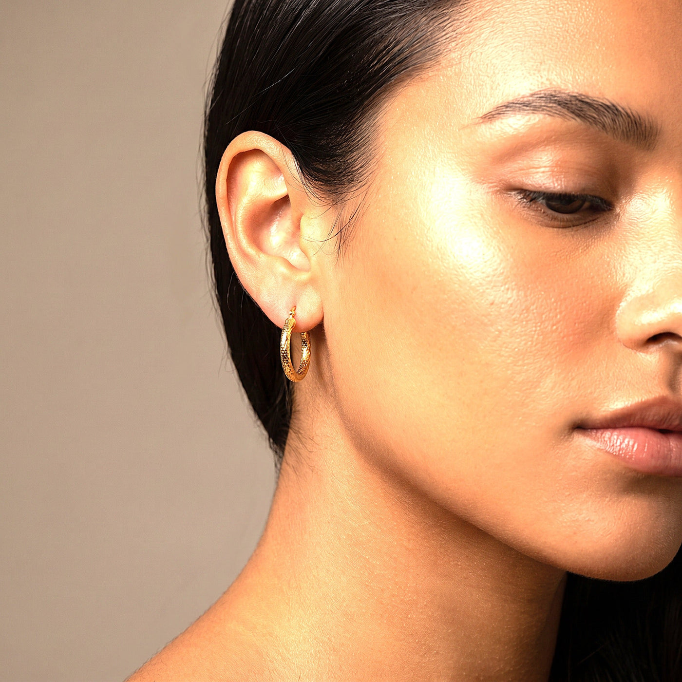 10K Solid Yellow Gold Hive — Textured Huggie Hoop Earrings 14mm