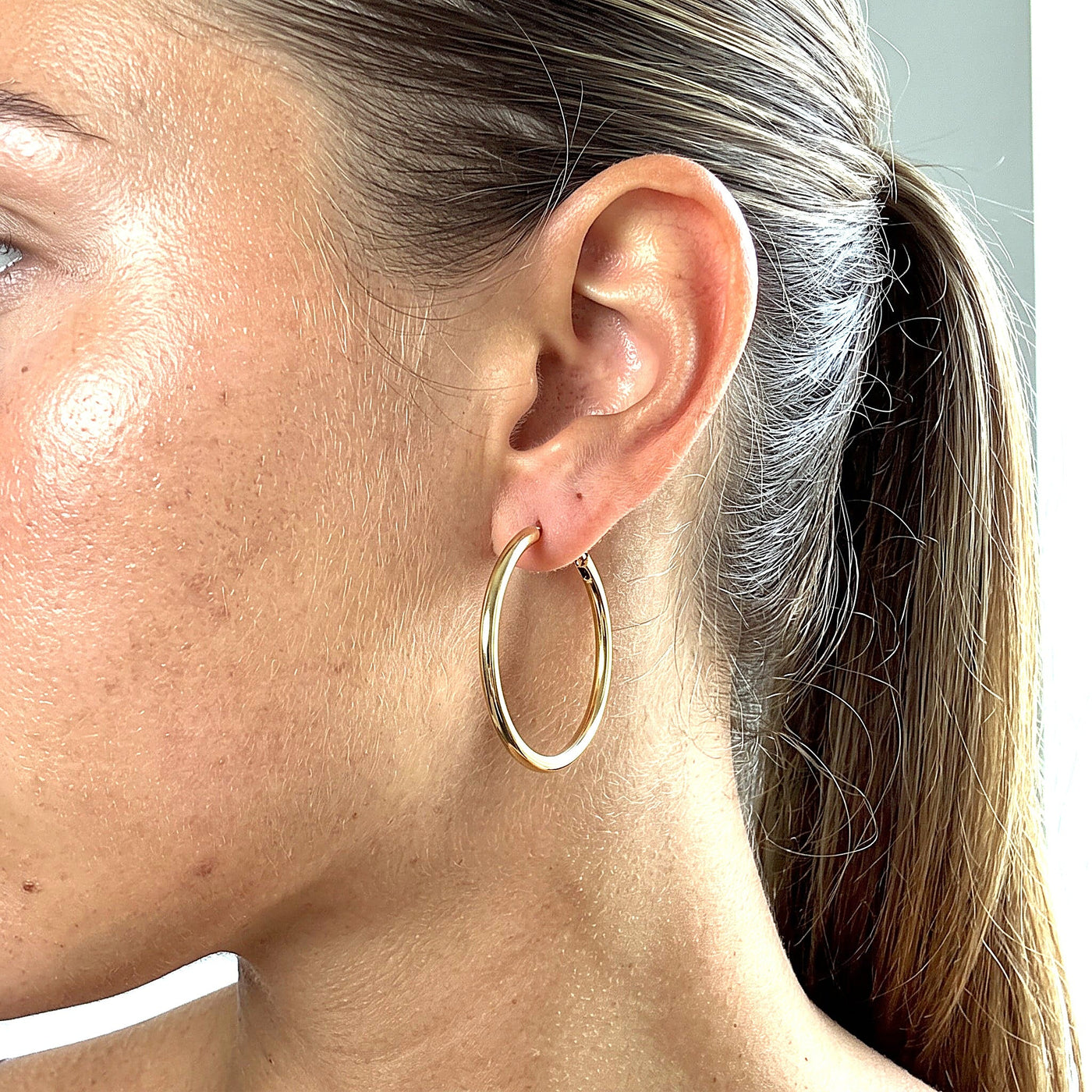 10K Solid Yellow Gold 1" Aria — Slim Polished Hoop Earrings 1 Inch