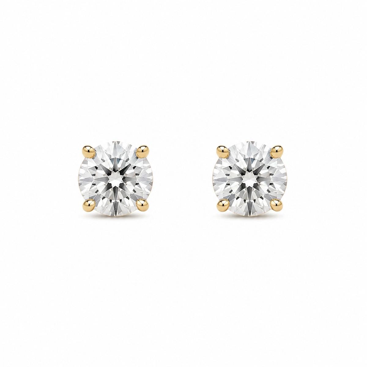 14K Yellow Gold Round Cut Studs 4mm - macro detail